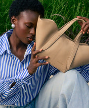 Load image into Gallery viewer, The Sini Bag - Beige
